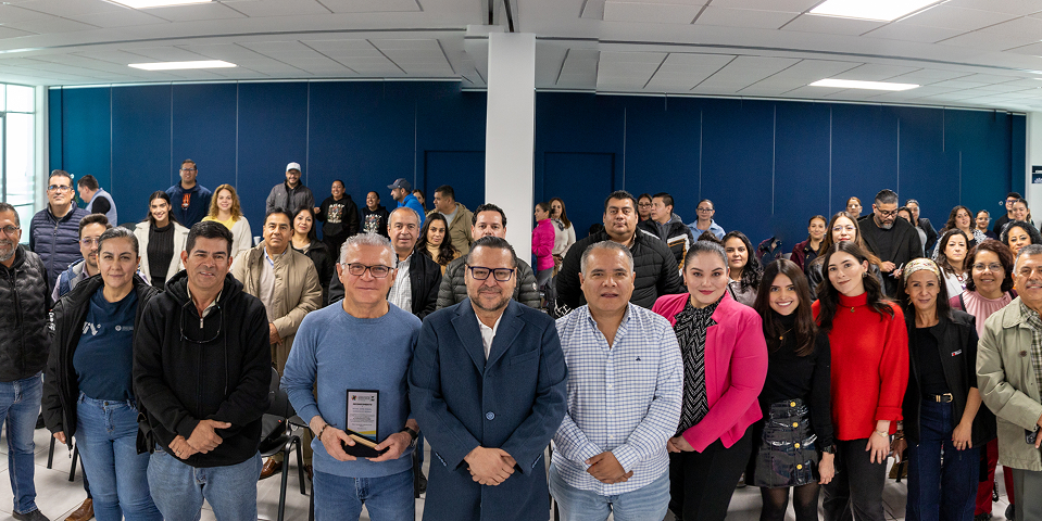 El presidente del Patronato de la FNSM impartió la plática "Construyendo un Gigante" ante estudiantes de la Maestría en Gestión Gubernamental de la Universidad Tecnológica Metropolitana de Alta Tecnología - UTMAT.
